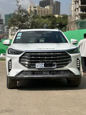 Photo - Jetour X70 Plus 1.6 5-Seater FWD 2022 White