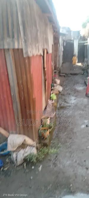 9bdrm House in Akaky Kaliti for sale