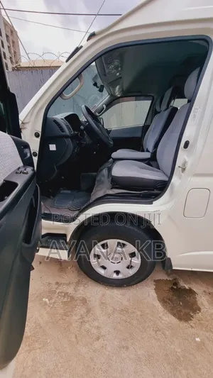Photo - Toyota HiAce 2017 White
