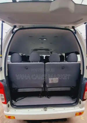 Toyota HiAce 2017 White