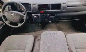 Toyota HiAce 2017 White