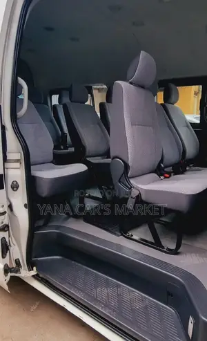 Toyota HiAce 2017 White