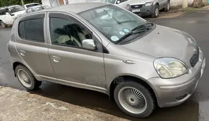 Photo - Toyota Vitz 2004 Gray