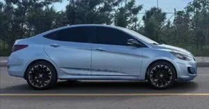 Photo - Hyundai Accent 2011 With Driver
