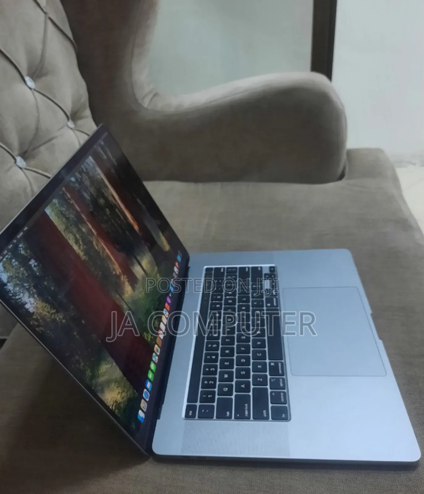 New Laptop Apple MacBook Pro 2019 16GB Intel Core I9 SSD 512GB