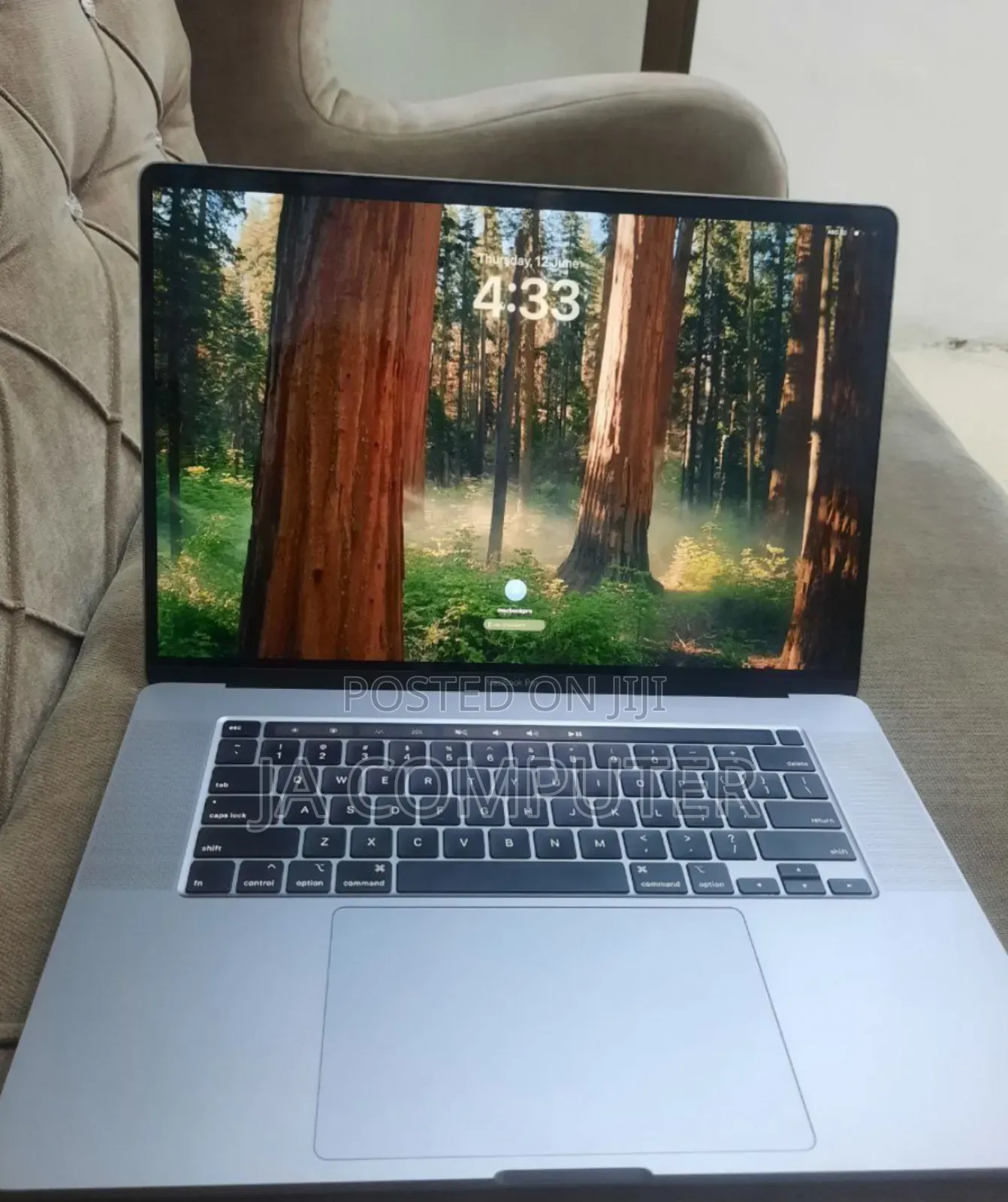 New Laptop Apple MacBook Pro 2019 16GB Intel Core I9 SSD 512GB
