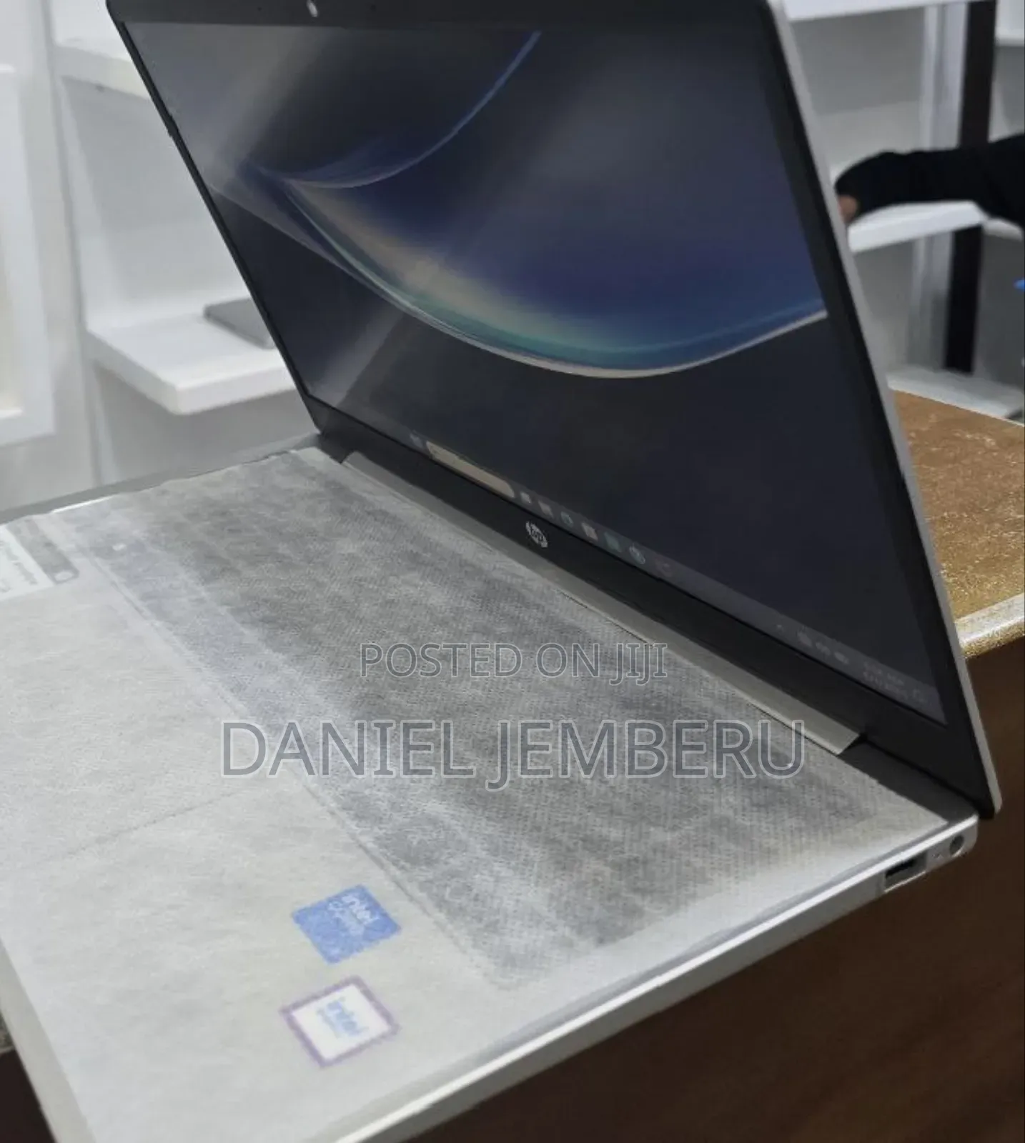 New Laptop HP 14-Dq1025cl 12GB Intel Core I3 SSD 512GB