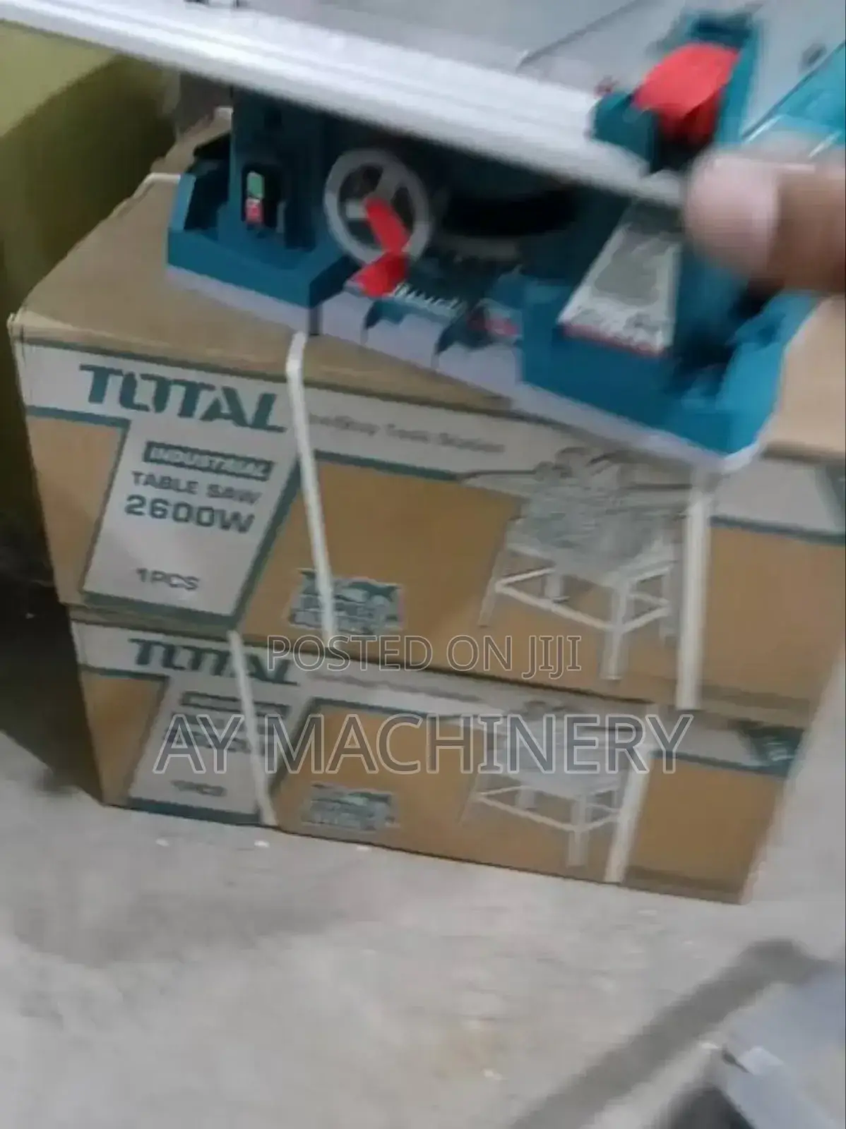 Total Tablesaw 2600watt 254mm