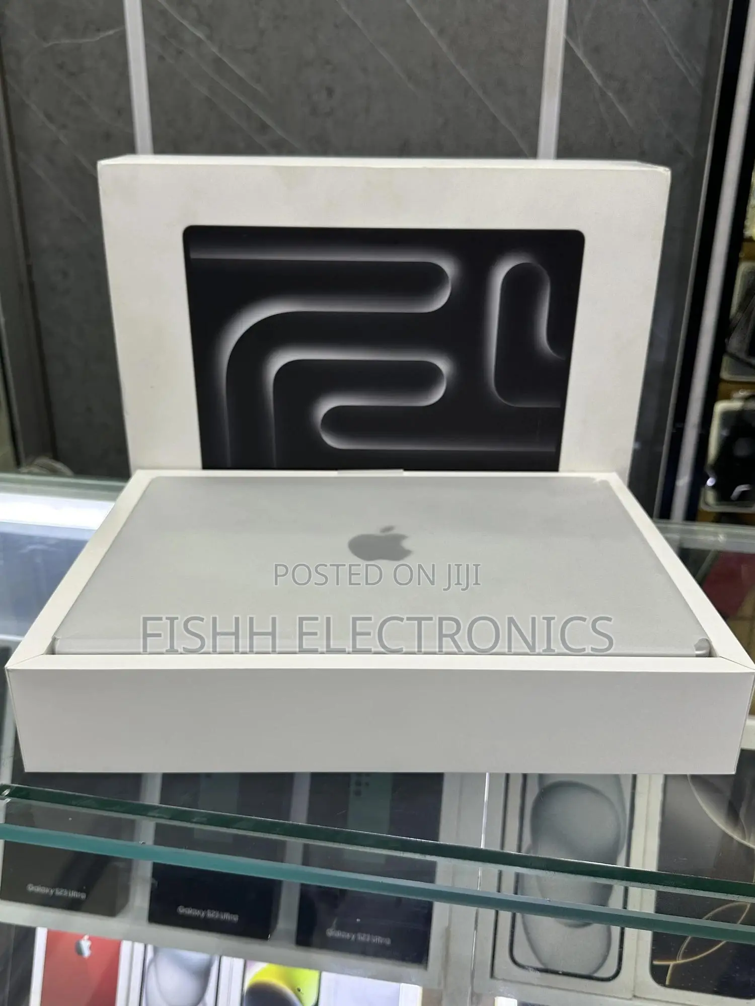 New Laptop Apple MacBook Pro 2023 M3 14-Inch 8GB Apple M3 SSD 512GB