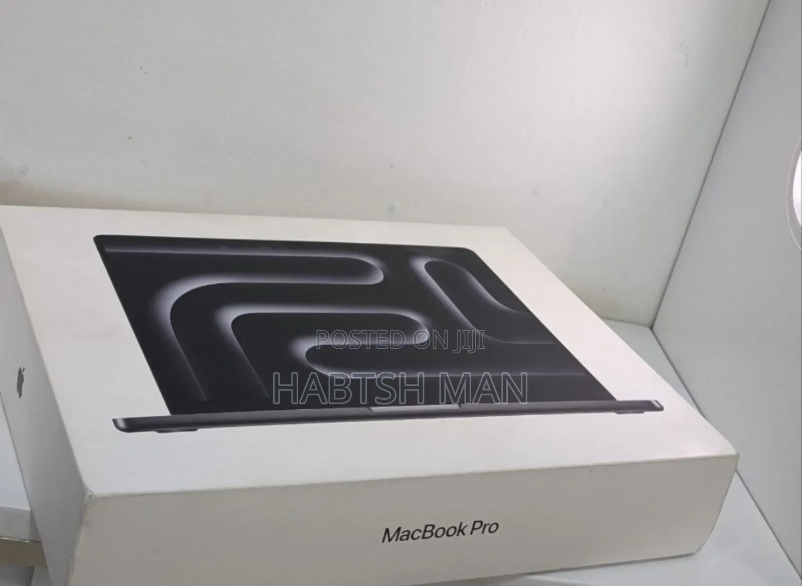 New Laptop Apple MacBook Pro 2024 M4 14-Inch 24GB Apple M4 SSD 512GB