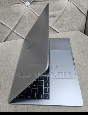 New Laptop Apple MacBook Pro 2017 16GB Intel Core I5 SSD 256GB