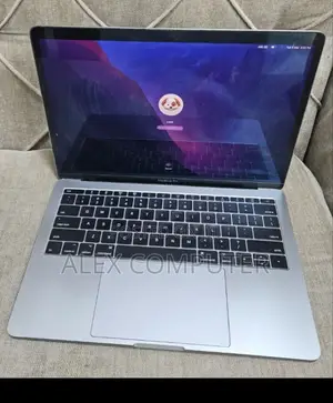 New Laptop Apple MacBook Pro 2017 16GB Intel Core I5 SSD 256GB