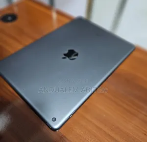 Photo - New Apple iPad (2022) 256 GB Gray