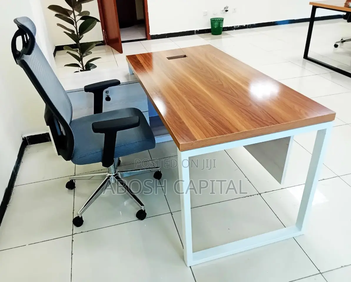 Managerial Table [የስራ አስኪያጅ ጠረጴዛ]