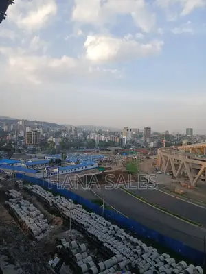 በመሀል ቦሌ የንጎድ ሱቆችን እየሸጥን እንገኛለን