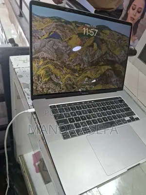 New Laptop Apple MacBook Pro 2019 16GB Intel Core I7 SSD 512GB