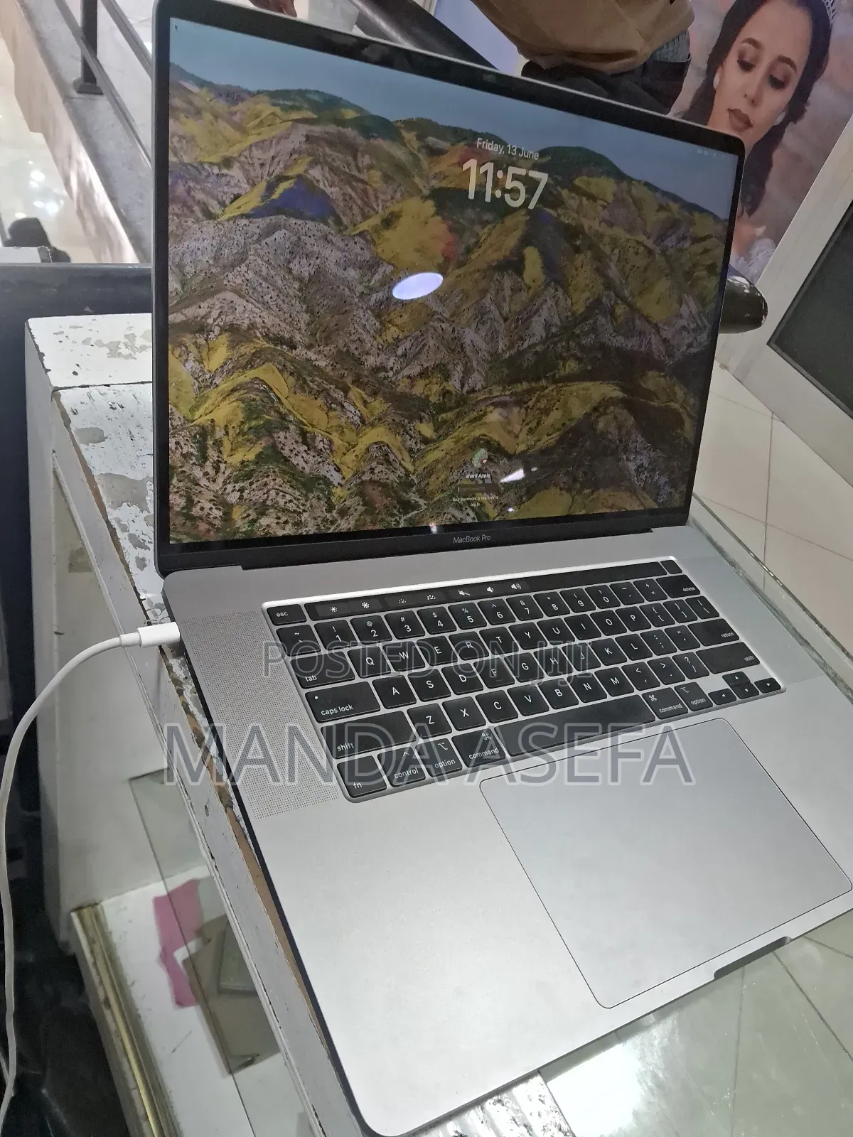 New Laptop Apple MacBook Pro 2019 16GB Intel Core I7 SSD 512GB