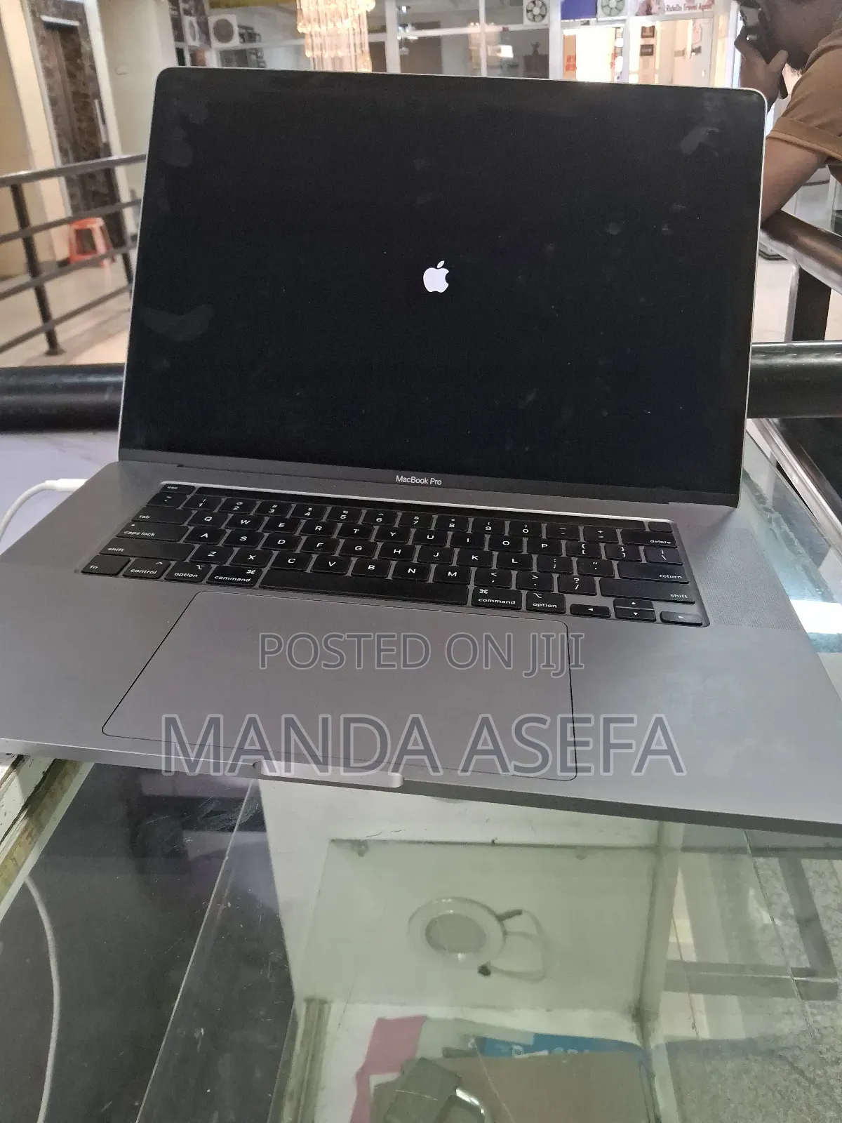 New Laptop Apple MacBook Pro 2019 16GB Intel Core I7 SSD 512GB