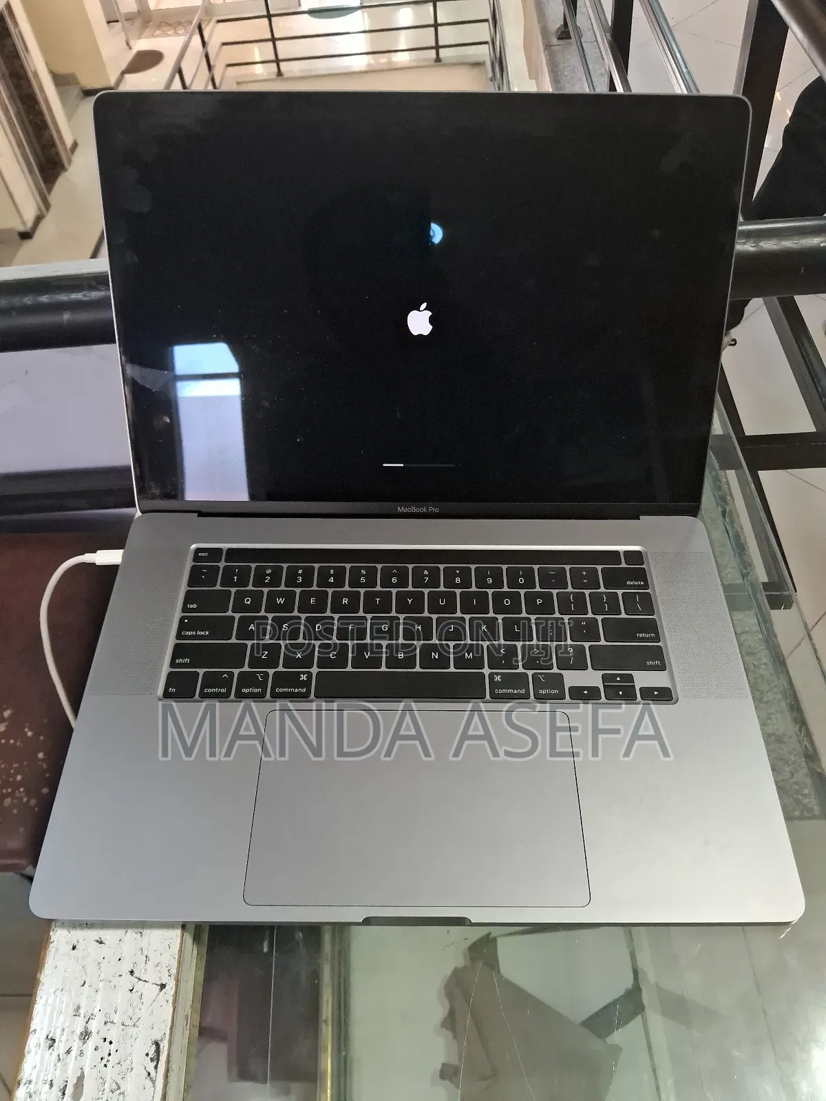 New Laptop Apple MacBook Pro 2019 16GB Intel Core I7 SSD 512GB