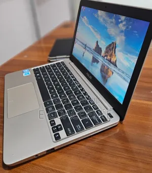 Laptop Asus 2GB Intel Xeon SSD 32GB