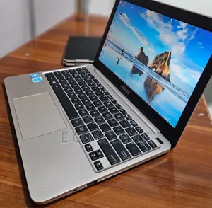 Laptop Asus 2GB Intel Xeon SSD 32GB