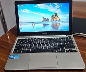 Photo - Laptop Asus 2GB Intel Xeon SSD 32GB