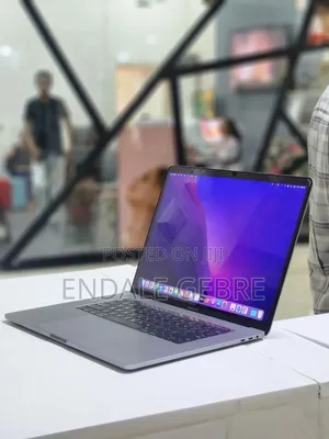 New Laptop Apple MacBook Pro 2016 16GB Intel Core I7 SSD 256GB