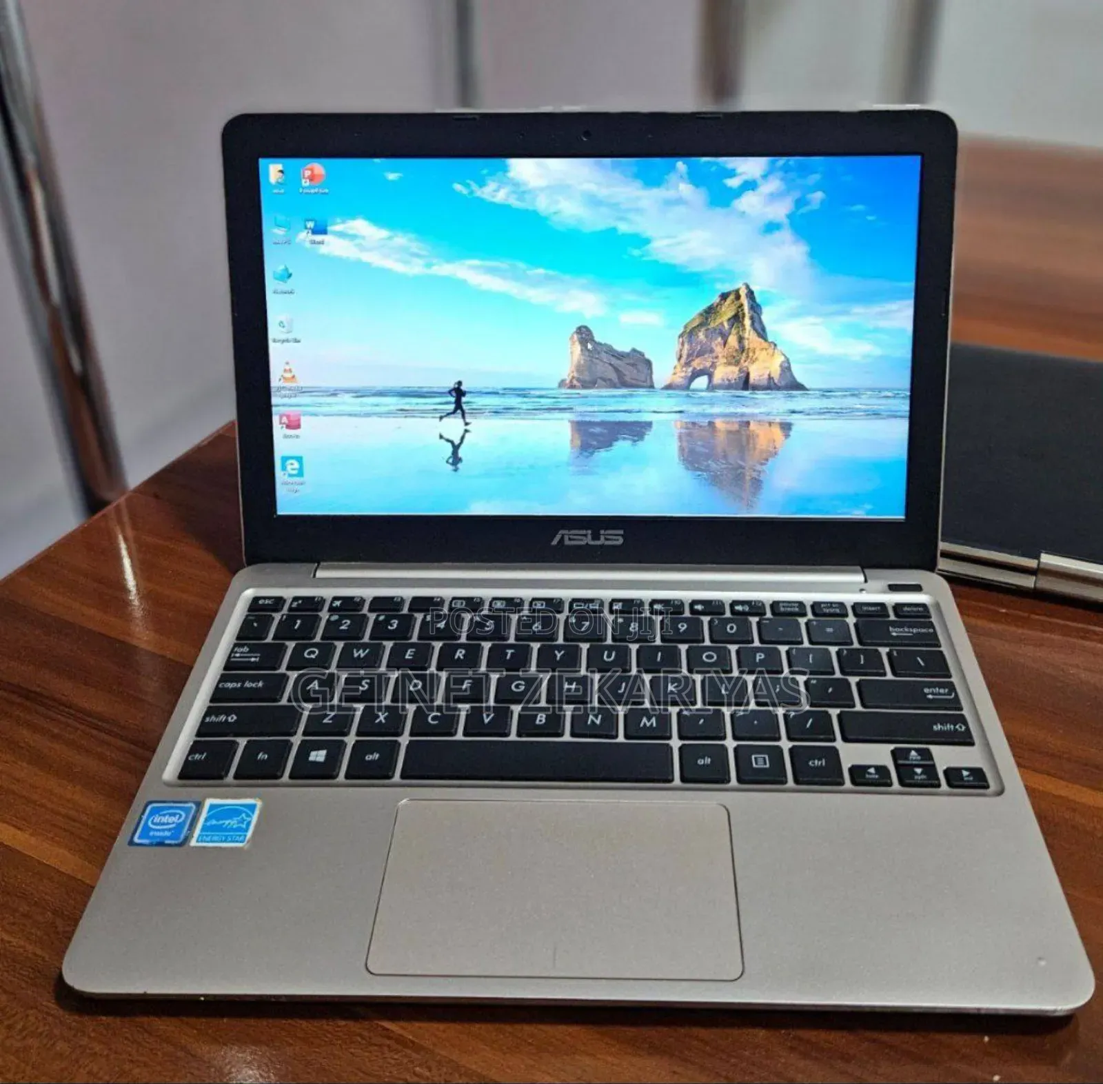 New Laptop Asus 2GB Intel Core 2 Quad SSD 32GB