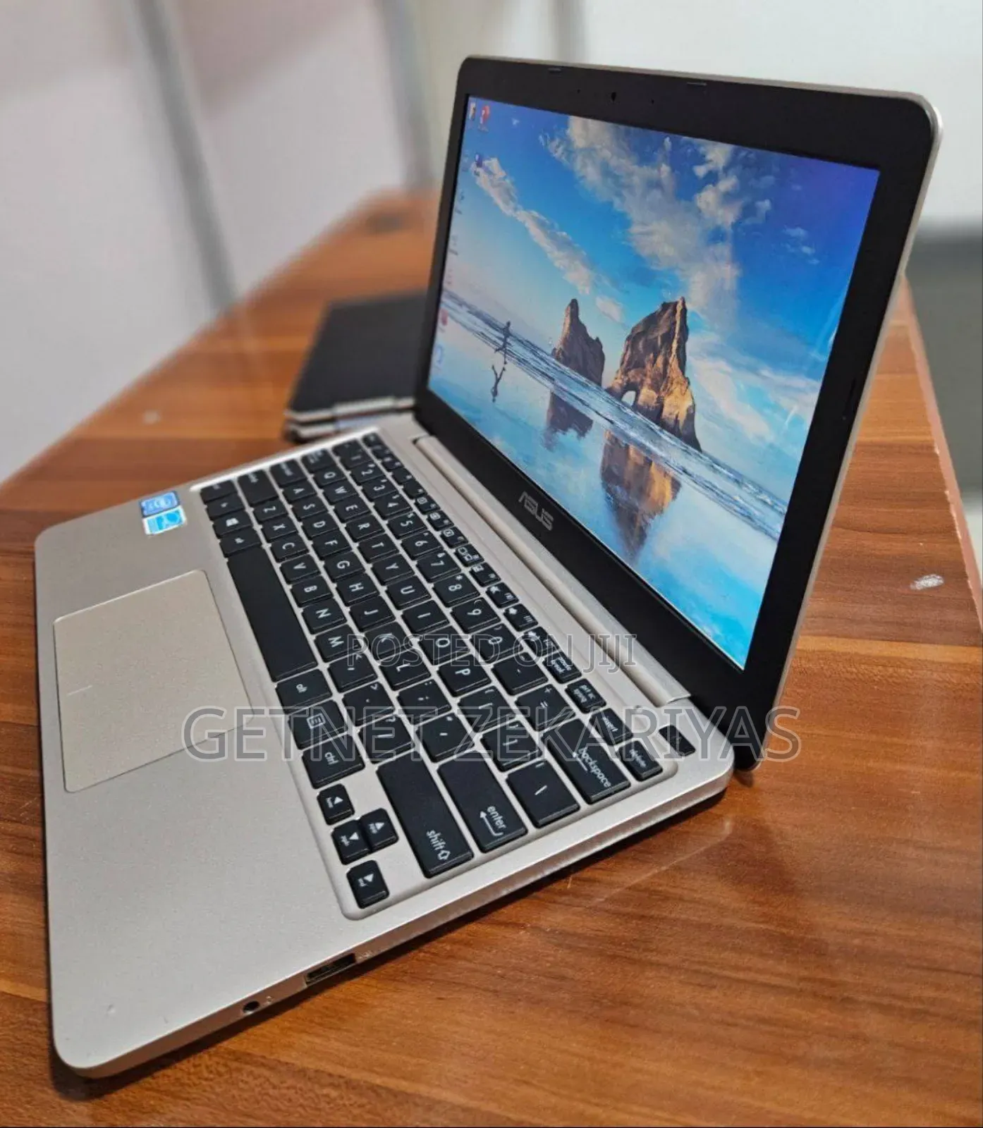 New Laptop Asus 2GB Intel Core 2 Quad SSD 32GB