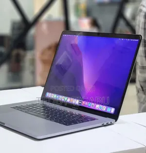 New Laptop Apple MacBook Pro 16GB Intel Core I7 SSD 256GB