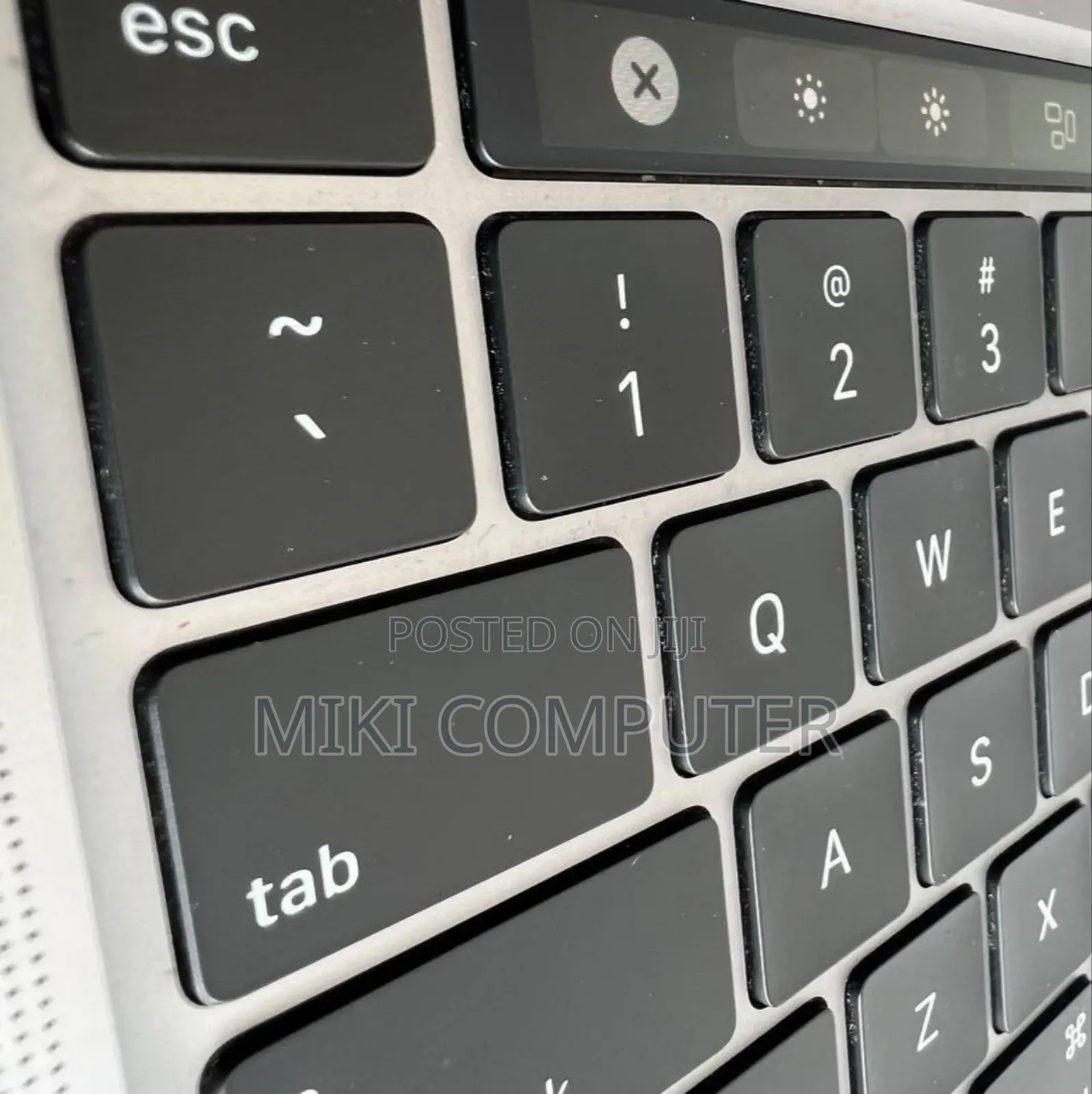 New Laptop Apple MacBook Pro 2019 16GB Intel Core I7 SSD 512GB