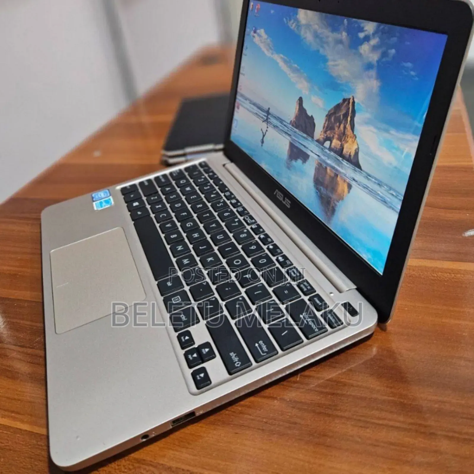 New Laptop Asus 2GB Intel Atom SSD 32GB