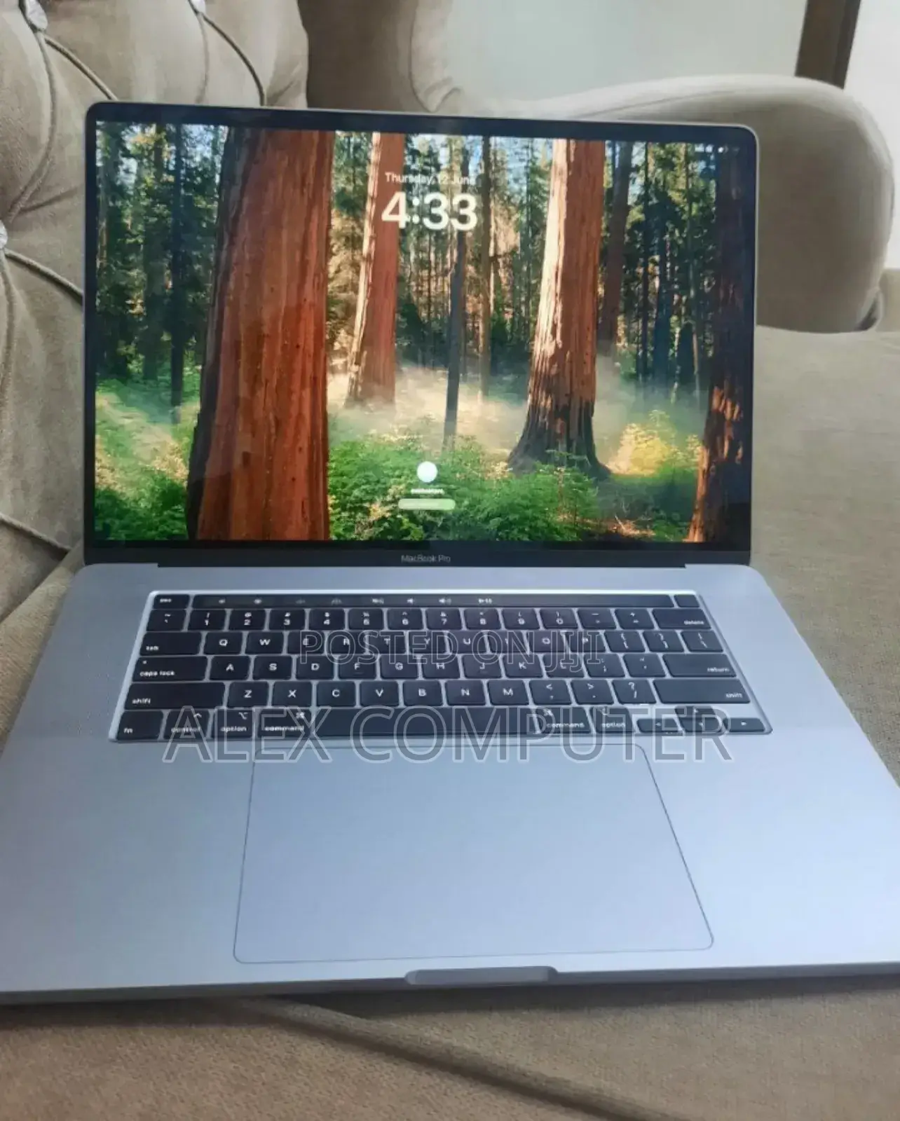 New Laptop Apple MacBook Pro 2019 32GB Intel Core I9 SSD 512GB
