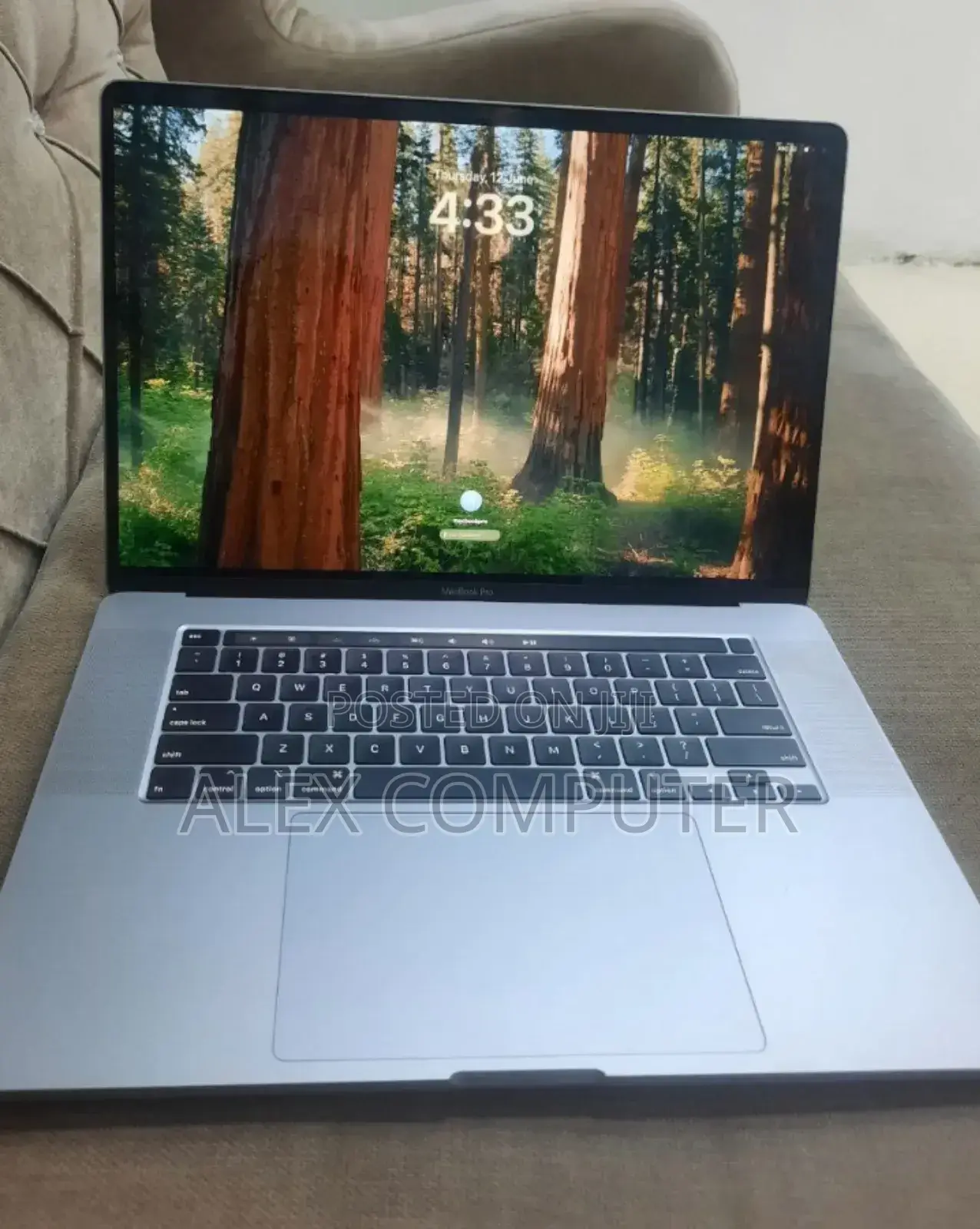 New Laptop Apple MacBook Pro 2019 32GB Intel Core I9 SSD 512GB