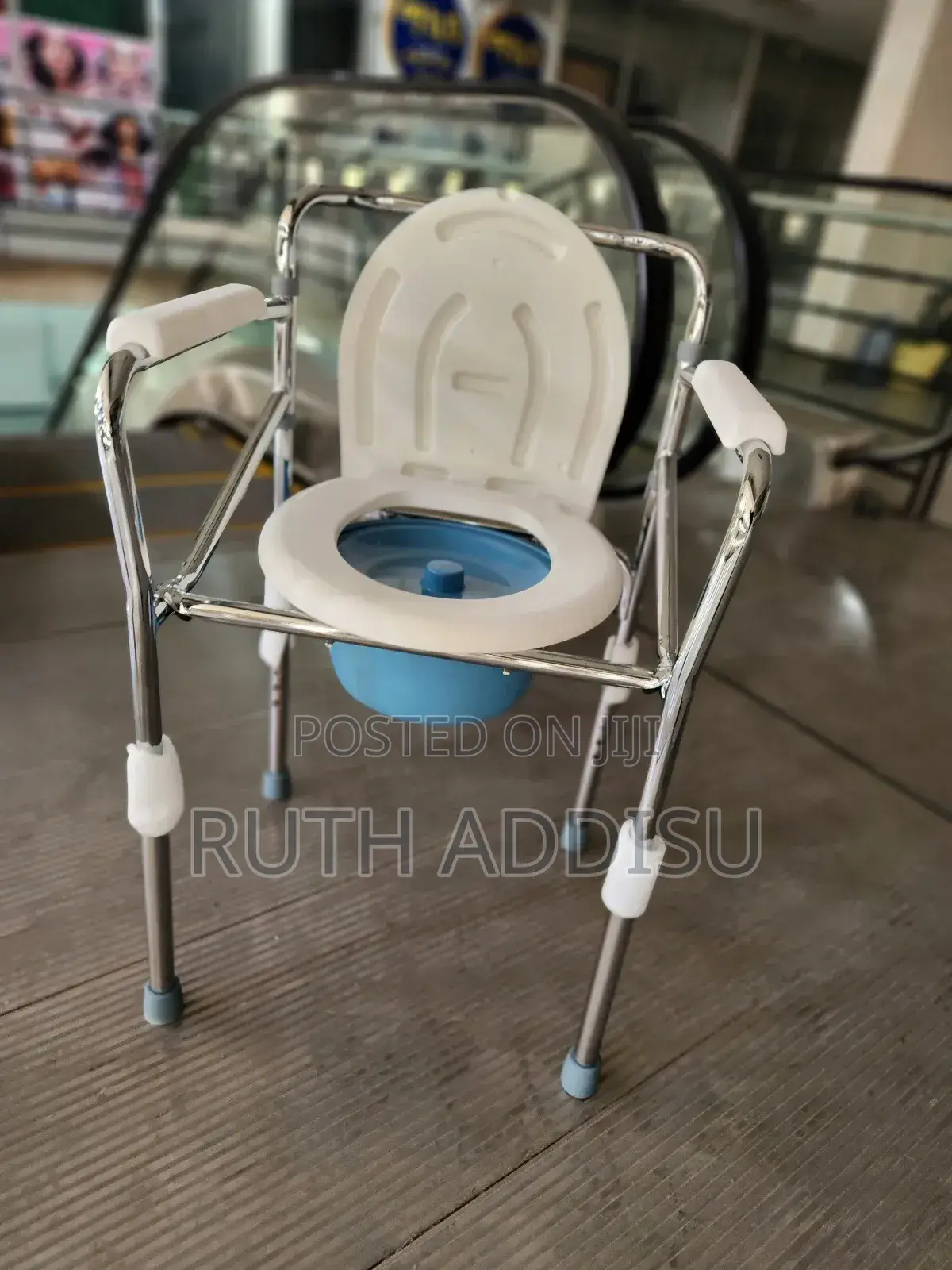 Heavy Duty Toilet Chair With Bucket for Senior Patients