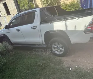 Toyota Hilux 2016 White