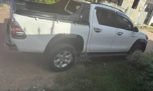 Toyota Hilux 2016 White