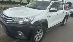 Photo - Toyota Hilux 2016 White