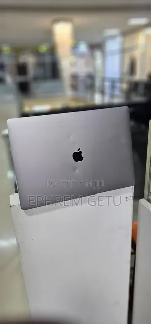 New Laptop Apple MacBook Pro 2019 16GB Intel Core I7 SSD 512GB