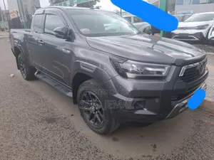 Photo - Toyota Hilux 2021 Gray