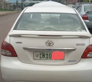 Toyota Yaris 2010 White