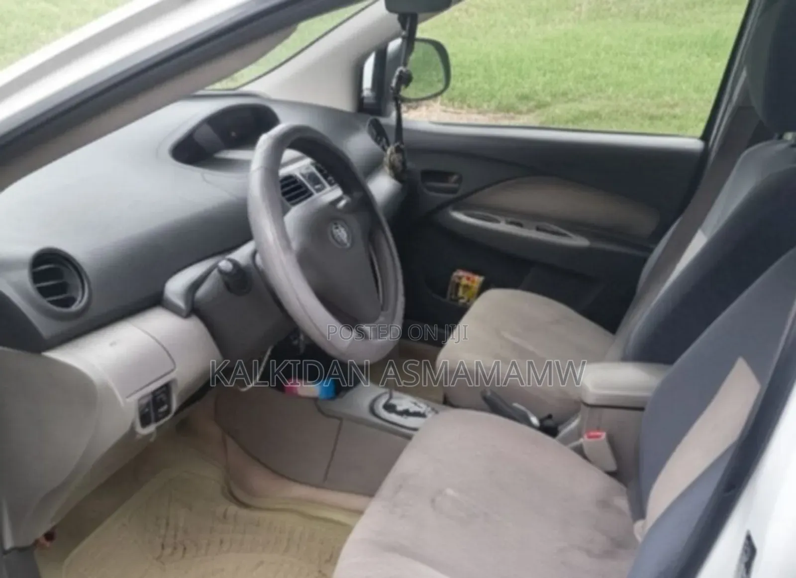 Toyota Yaris 2010 White