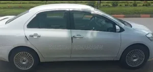 Toyota Yaris 2010 White