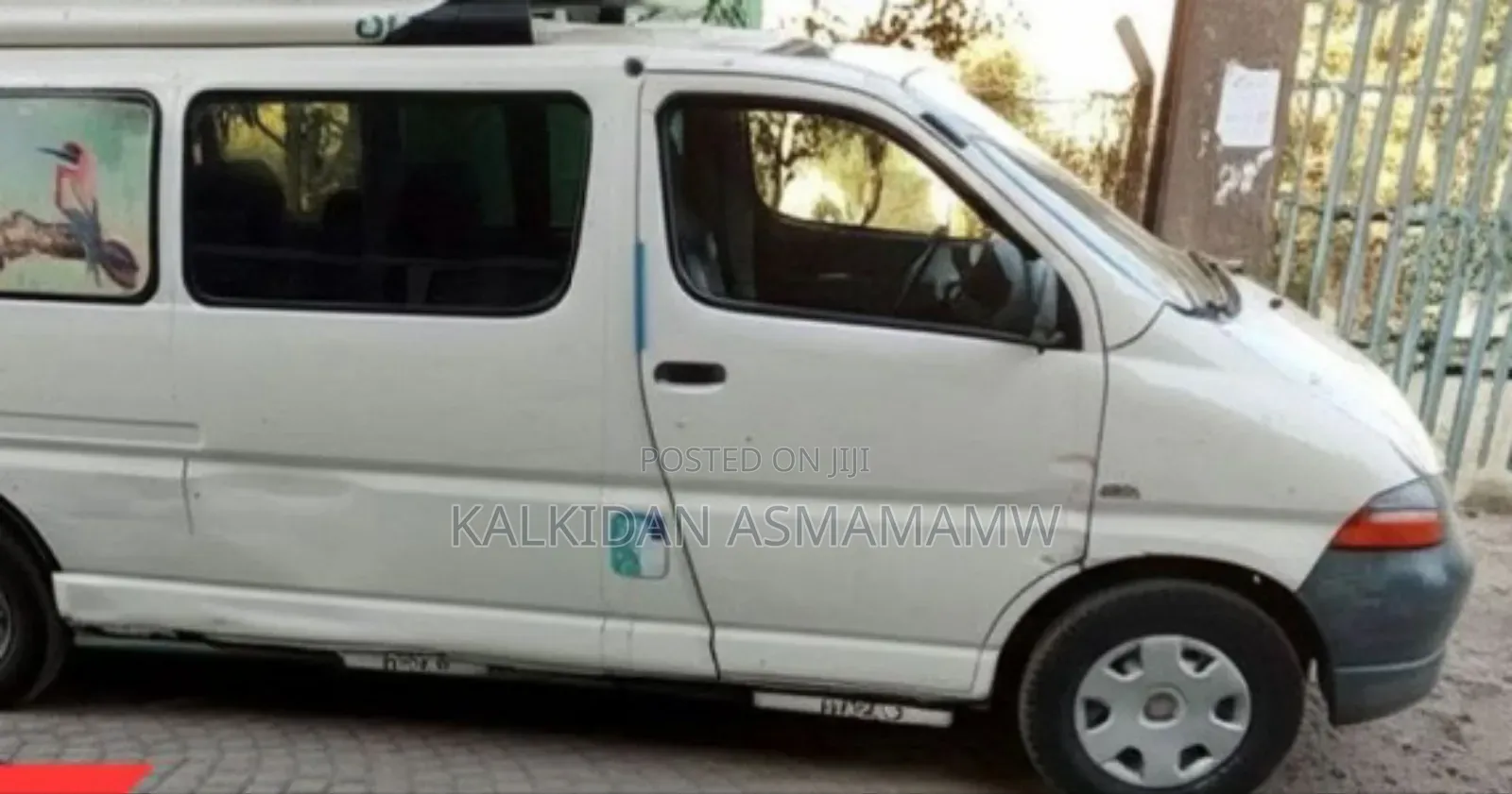 Toyota HiAce 2000 White