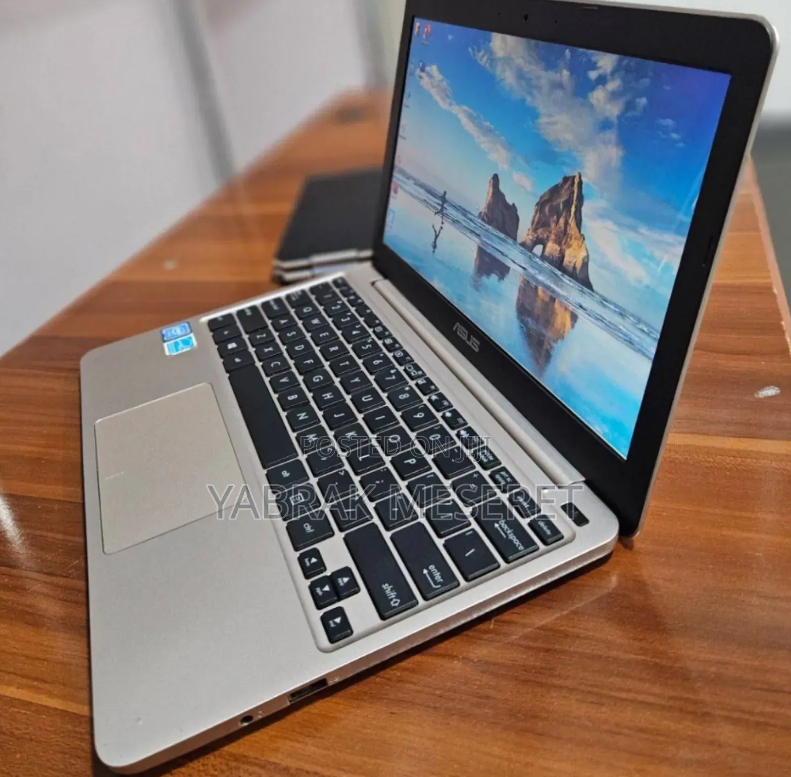 New Laptop Asus 2GB Intel Xeon SSD 32GB