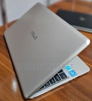 Photo - New Laptop Asus 2GB Intel Xeon SSD 32GB