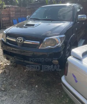 Photo - Toyota Hilux 2008 Black