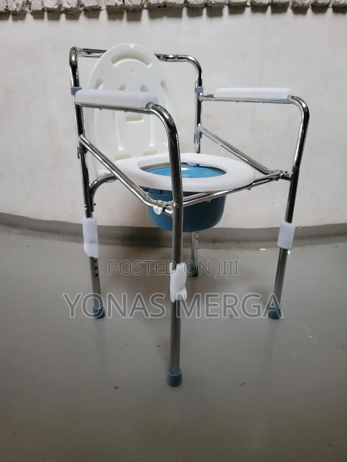 Toilet/Shower Chairق Toilet Seat Is Made of Pp Matte Plastic