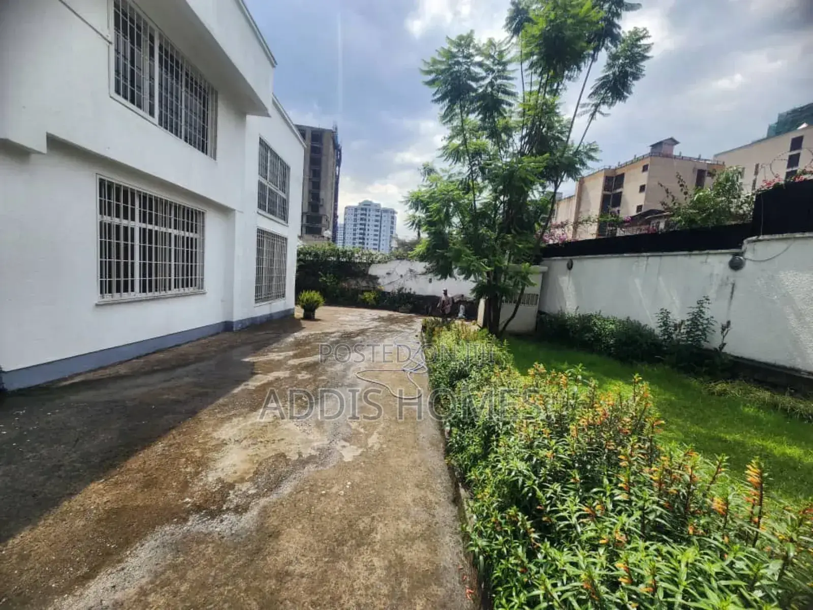 Furnished 4bdrm Villa in Bole for rent