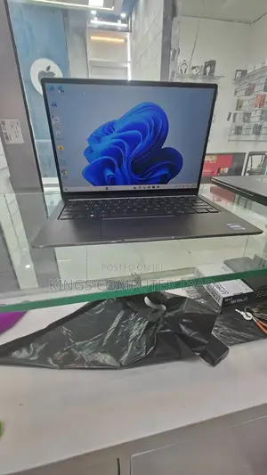 Photo - New Laptop Dell Latitude 9440 16GB Intel Core I7 SSD 512GB